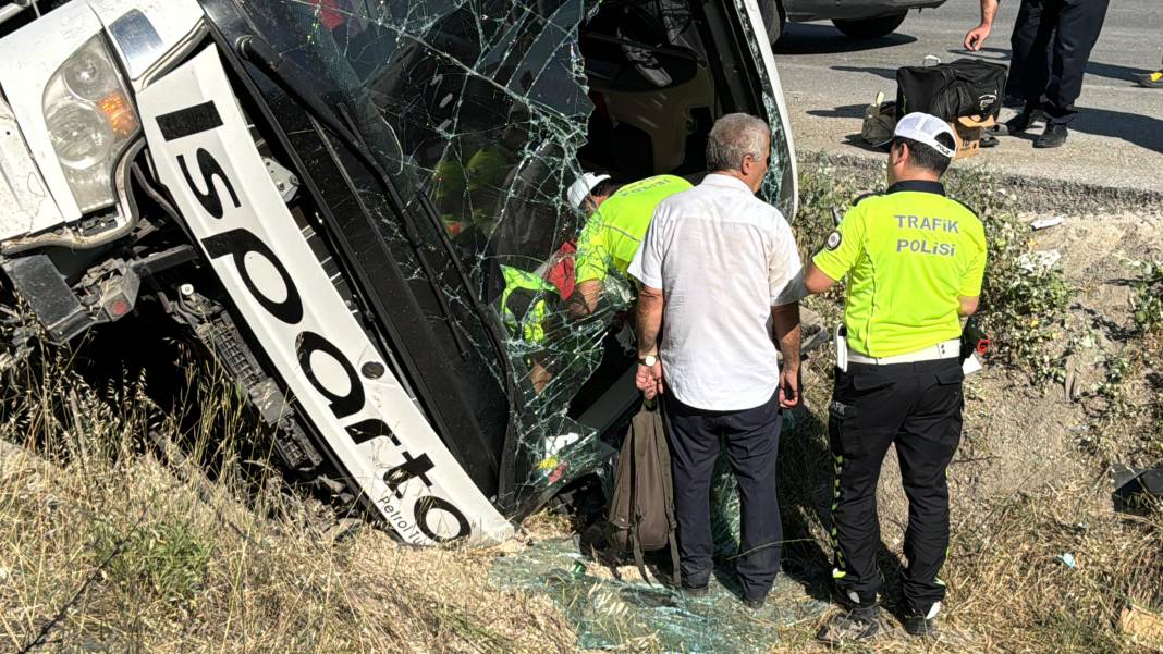 Kütahya’da yolcu otobüsü devrildi! Yaralılar var… 26